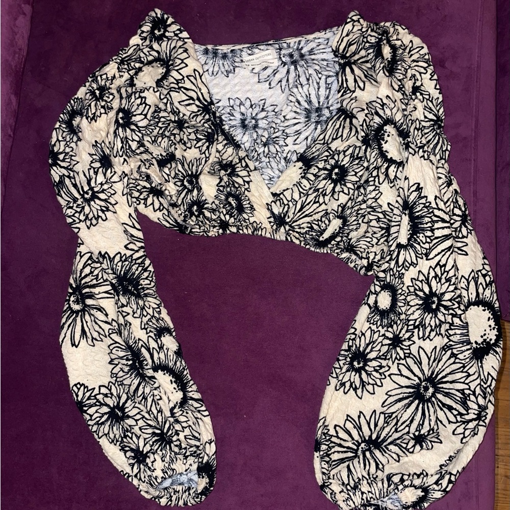 Long urban outfitters crop top.black sunflower line art pattern